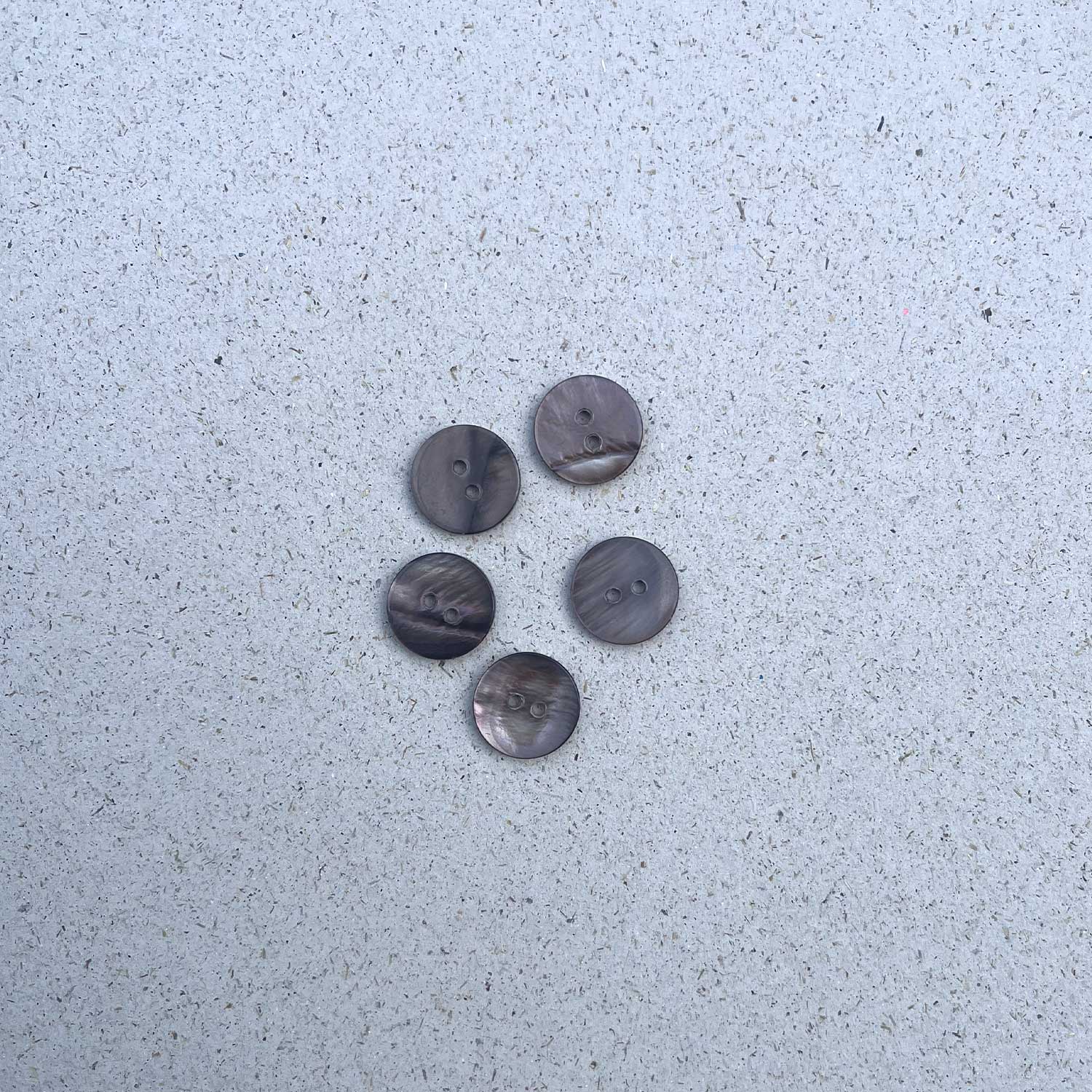 MOTHER-OF-PEARL BUTTONS BROWN Set of 5