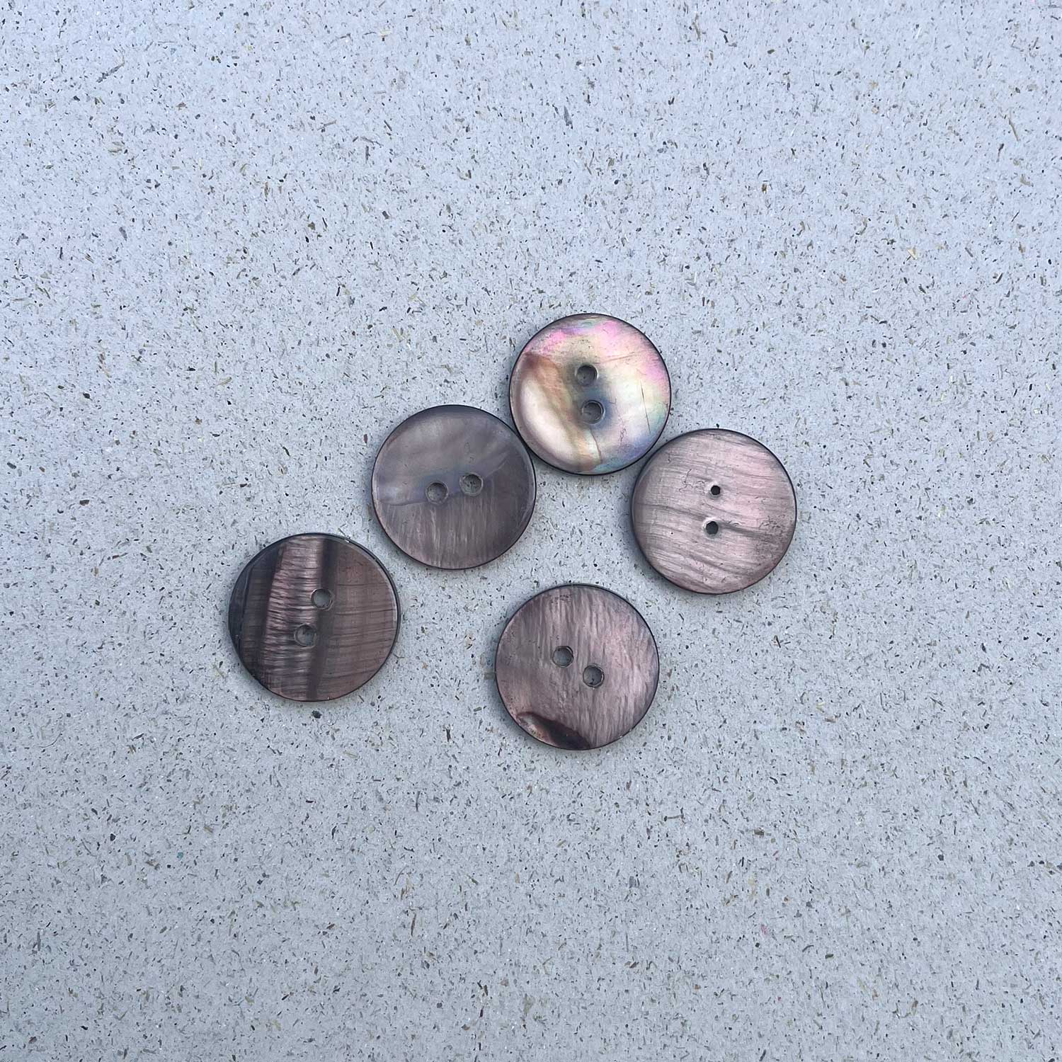 MOTHER-OF-PEARL BUTTONS BROWN Set of 5