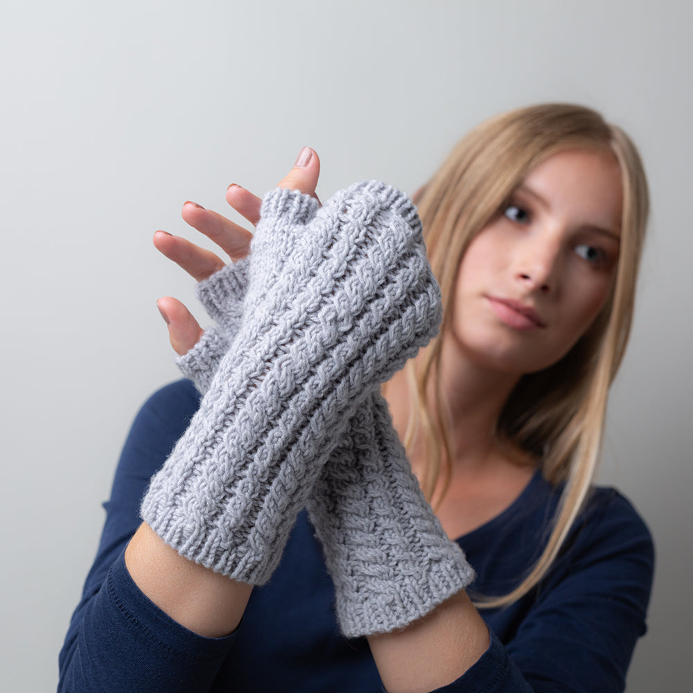 MODÈLE | TWINED MITTS