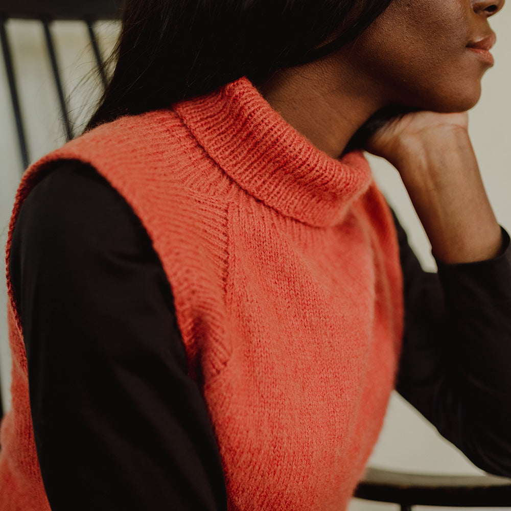 MODÈLE | PULL SANS MANCHES LAMITA